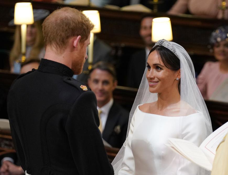 Die Mutter der Braut, Doria Ragland, war den Tränen nahe, als Prinz Harry ihrer Tochter das Ja-Wort gab. Aber auch der royale Rotschopf musste sich mehrmals die Augen wischen. Kein Wunder bei seiner so bezauernden wie starken Frau. Wie alles zwischen Harry und Meghan begann, liest du HIER.