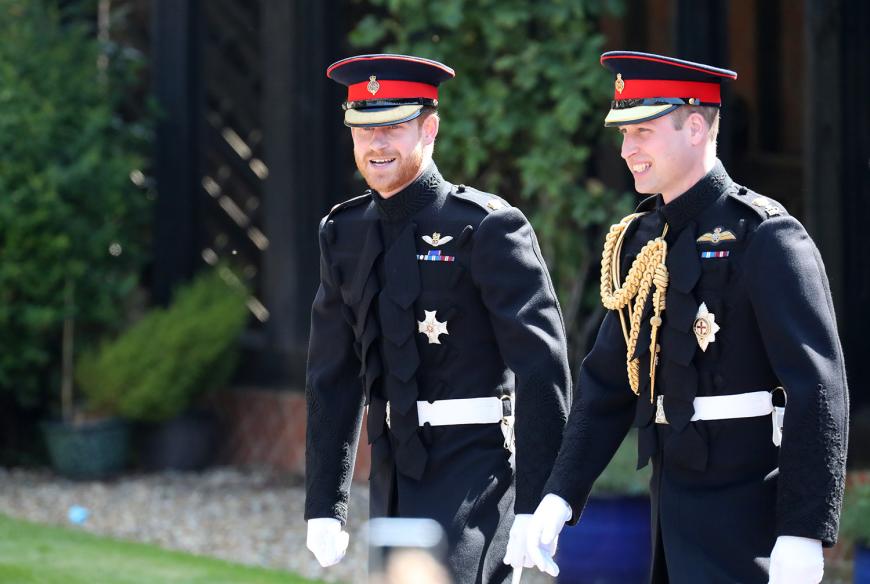 Da kommt er! Prinz Harry kommt in Begleitung seines