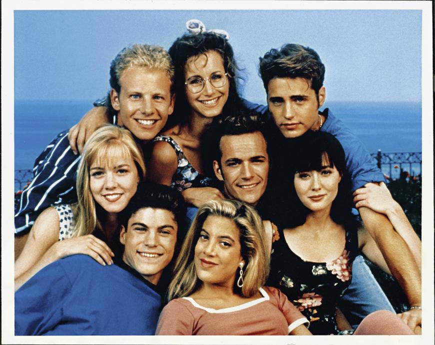 Shannen Doherty (r.) wurde in ihrer Rolle als Brenda Walsh in „Beverly Hills 90210“ zum gefeierten Teenie-Star.