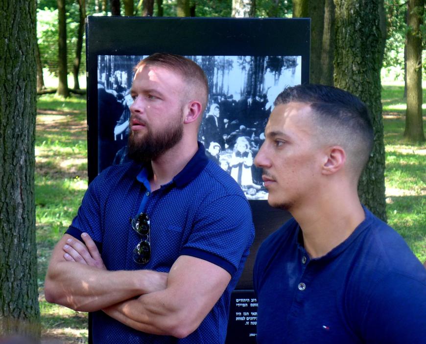Rapper Kollegah und Farid Bang besuchten die KZ-Gedenkstätte Auschwitz-Birkenau.