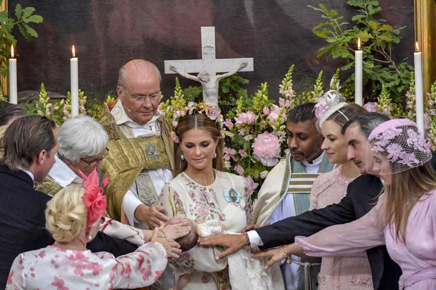 Die feierliche Taufzeremonie für Prinzessin Adrienne.