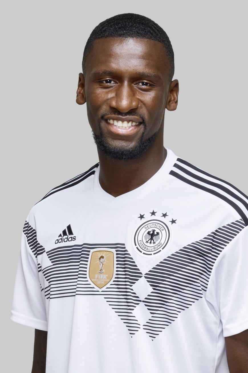 Abwehr-Spieler Antonio Rüdiger kickt beim FC Chelsea. Über eine Freundin ist nichts bekannt.