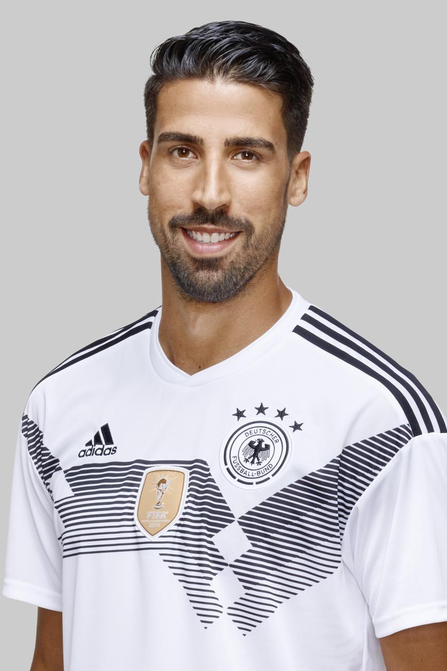 Ähnlich sieht es bei Juventus-Turin-Star Sami Khedira aus. Nach der Trennung von Lena Gercke drang nichts mehr über eine neue Freundin an die Öffentlichkeit.