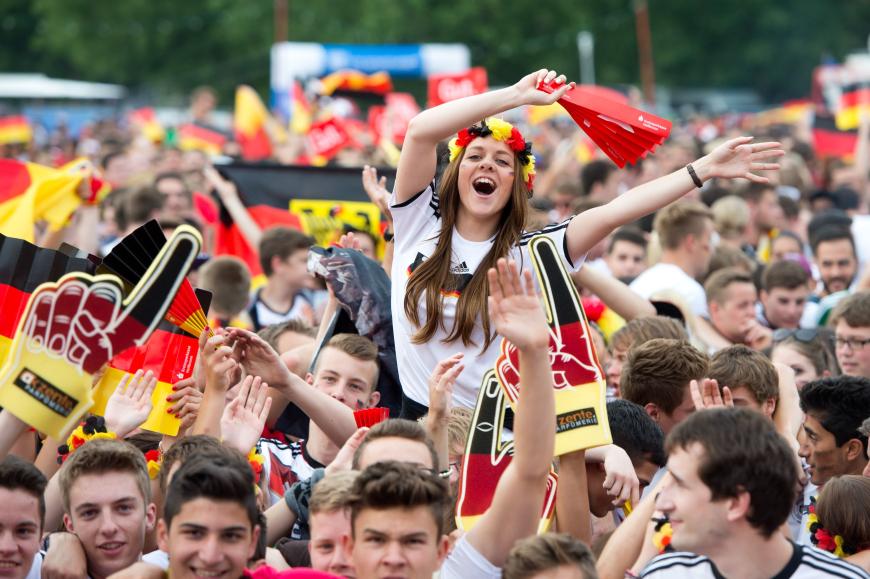 Das Warten ist vorbei, die Fußball-Weltmeisterschaft 2018 startet in Moskau. Und diese WM-Hits werden das Turnier musikalisch begleiten. 
