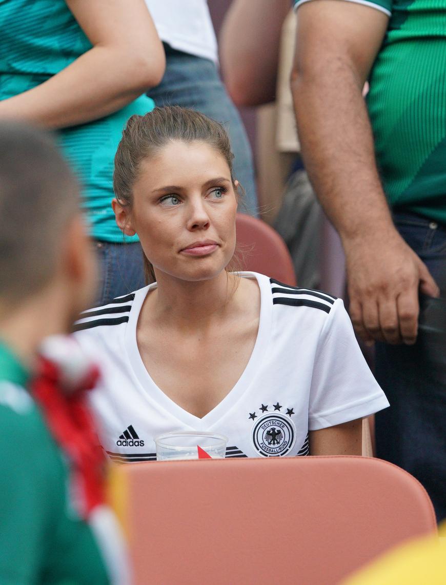 Jonas Hectors Freundin Annika kam im Trikot der deutschen Nationalmannschaft.