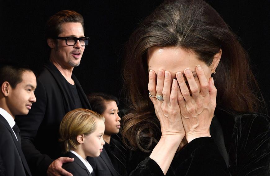 Eine Vertraute verrät: „Angelina steht plötzlich ganz alleine da. Sogar die Kinder wenden sich ab.“