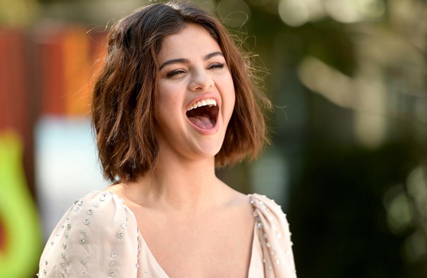Selena Gomez urlaubt derzeit auf der Insel Capri - und genießt die Aufmerksamkeit der Einheimischen: „Einige Italiener haben ihr Komplimente gemacht, was sie als sehr schmeichelnd empfunden hat.“