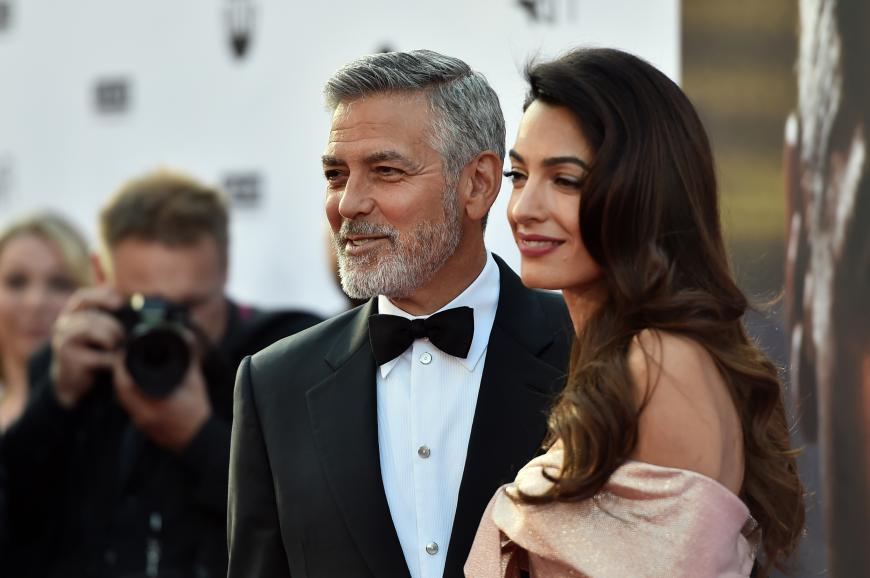 George und Amal Clooney setzten sich nun gegen die dramatischen Zustände an der mexikanischen Grenze zur USA ein. Der Schauspieler und die Menschenrechtsanwälting spendeten 100.000 Dollar an Migrantenkinder.