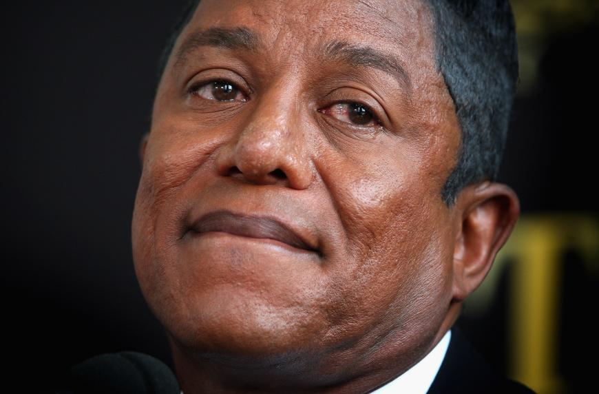 Die Jackson Family hält zusammen: Auch Sohn Jermaine wolle in dieser schweren Zeit für seinen Vater da sein, wie er in einem Interview berichtet.