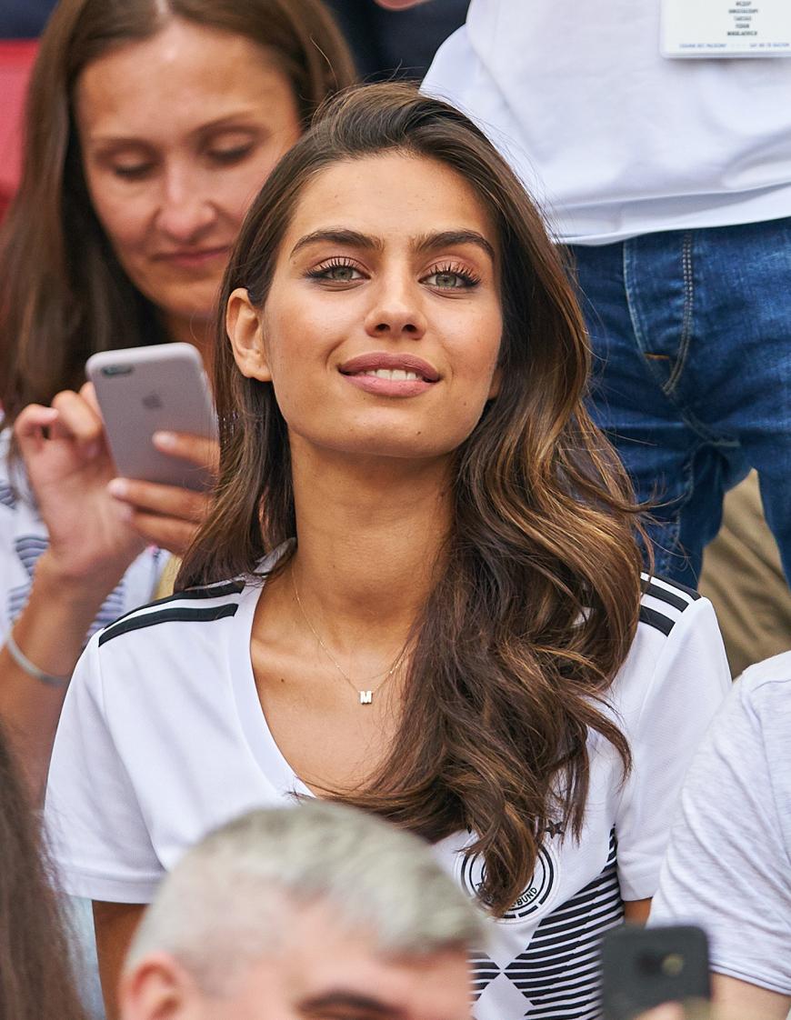 Seit der Trennung von Mandy Grace Capristo ist Amine Gülse die Frau an Mesut Özils Seite.