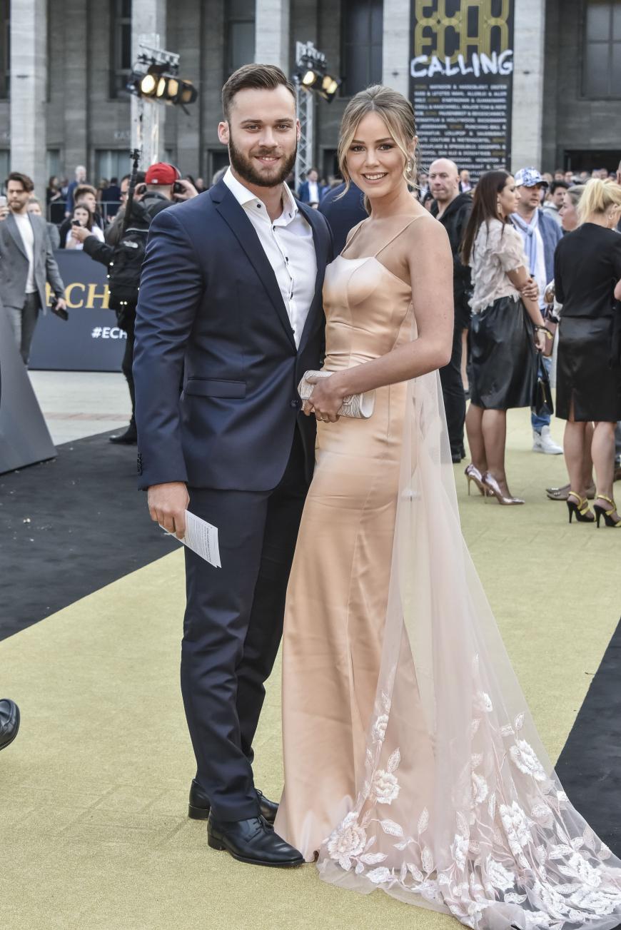 Liz Kaeber ist unter der Haube! Am Freitag heiratete die ehemalige „Bachelor“-Gewinnerin ihre Jugendliebe Nick Maerker. 