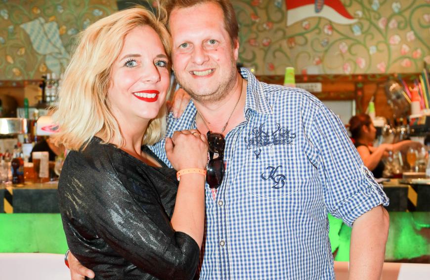 Jens Büchners Frau zeigte sich jetzt oben ohne im Netz. 