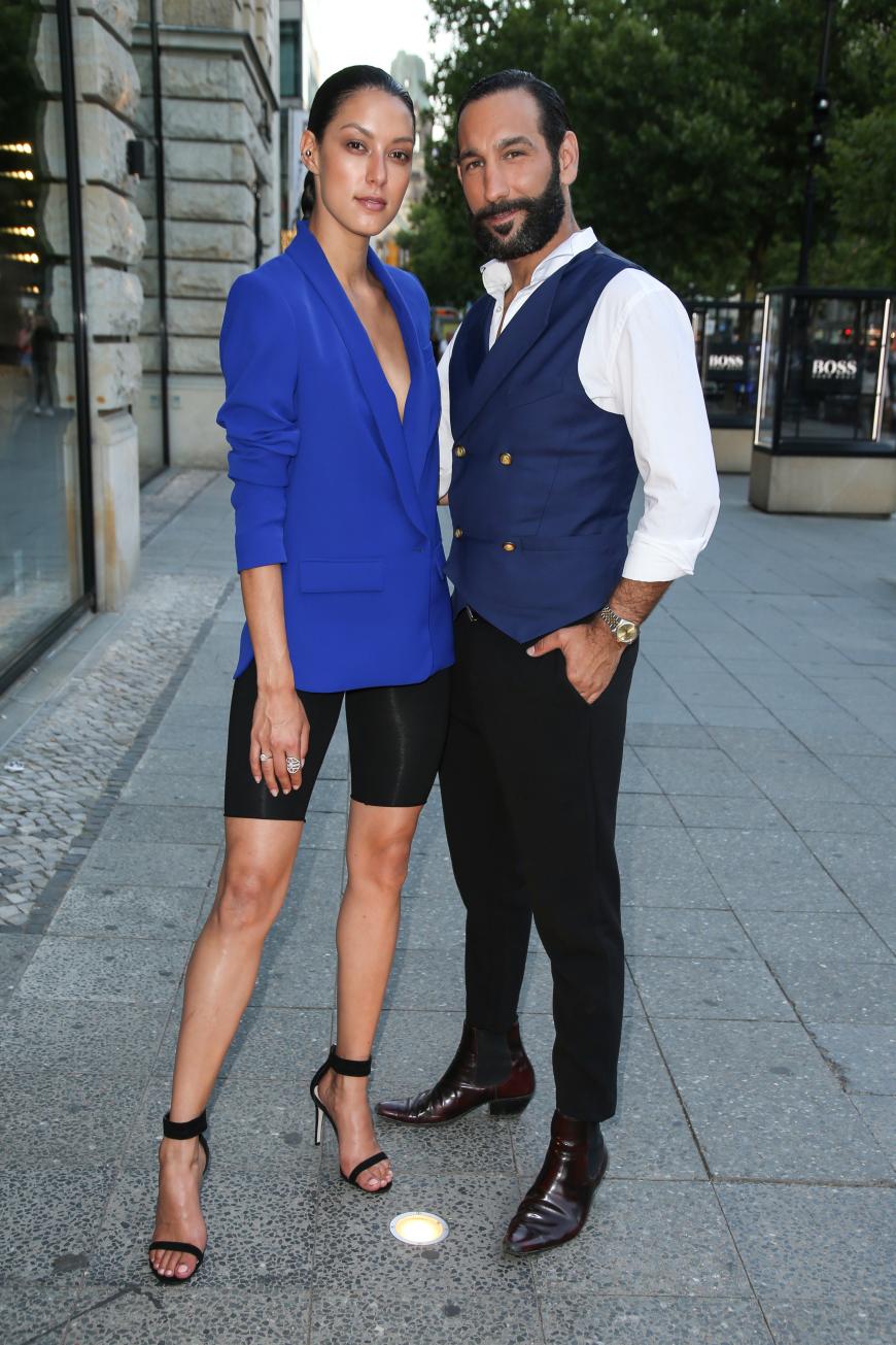 Rebecca Mir und Massimo Sinato hatten sich farblich perfekt abgestimmt.