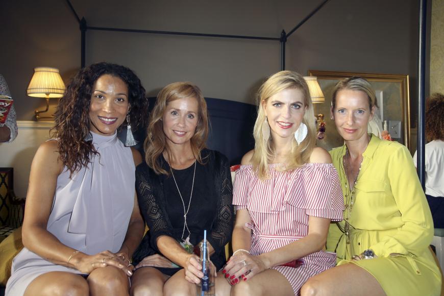 Annabelle Mandeng (l.), Marketingleiterin Christiane Schütte (m.) und Moderatorin Tanja Bülter (r.) verbrachten gemeinsam mit ihren Kollegen einen schönen Abend.