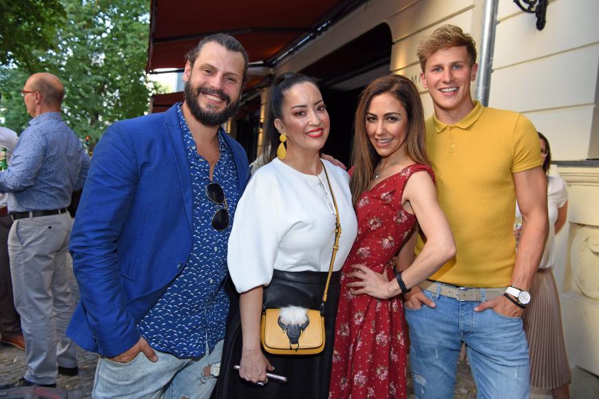 Die beiden Fashion-Experten Manuel Cortez (l.) und Miyabi Kawai (2.v.l.) durften bei der Klambt-Style-Party natürlich auch nicht fehlen.