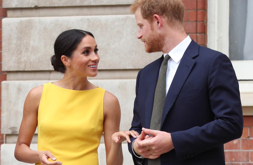 Verzichtete Herzogin Meghan bei einem öffentlichen Auftritt mit ihrem Mann Prinz Harry etwa auf Unterwäsche?