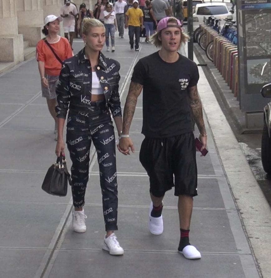 Awww! Endlich ist es offiziell. Via Twitter und Instagram bestätigten Hailey Baldwin und Justin Bieber ihre Verlobung. 