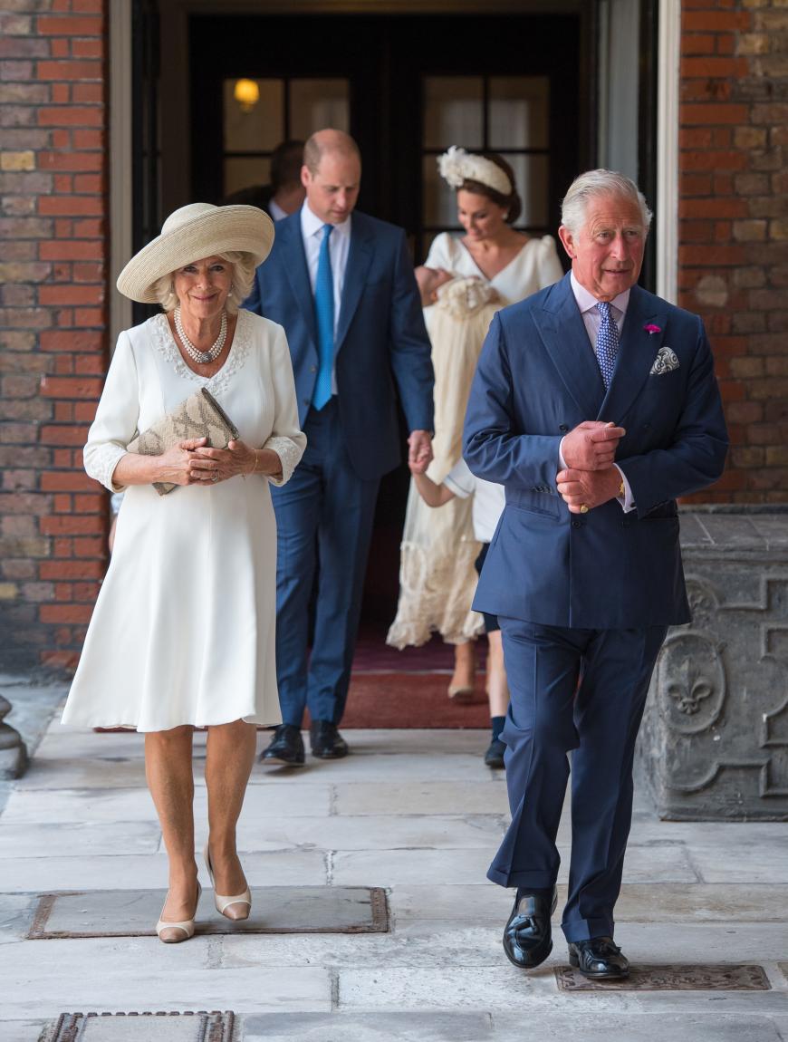 Prinz Charles und Herzogin Camilla gingen - wie es die royale Etikette vorgibt - vorweg. Queen Elizabeth II. und Prinz Philip fehlten beim Groß-Ereignis. Die britische Königin war beruflich verhindert und Philip fehlte, weil er bereits im letzten Jahr erklärte, dass er lieber öffentliche Auftritte meiden möchte.