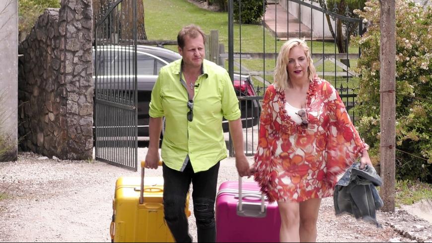 Für Daniela und Jens Büchner sieht es gar nicht gut aus beim „Sommerhaus der Stars“. Denn das Promipaar steht nach der ersten Nominierung schon auf der Abschussliste. 