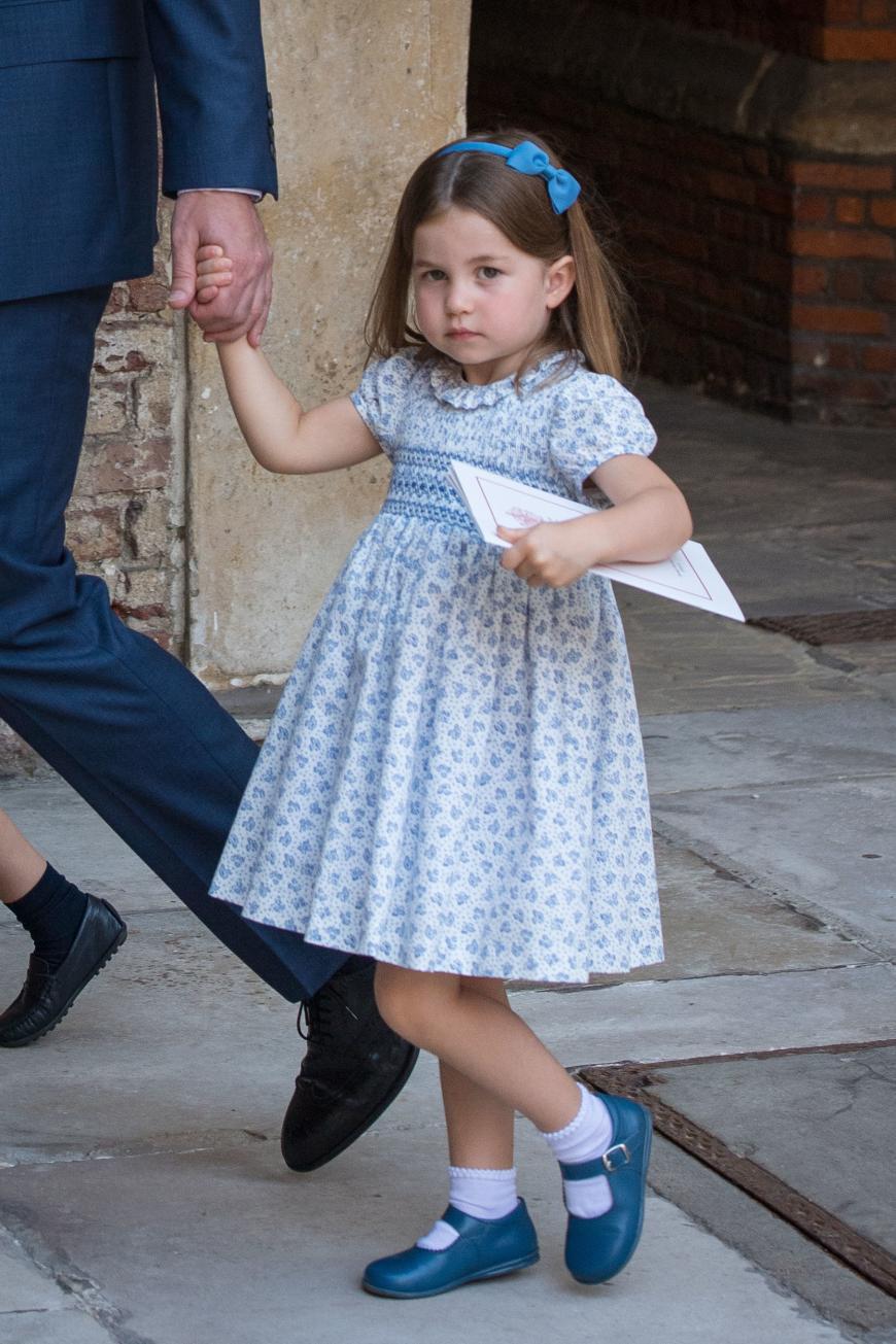 Ernster, finsterer Blick! Prinzessin Charlotte hatte keine Lust auf die Fotografen und Journalisten bei der Taufe ihres kleines Bruders und machte der Presse eine deutliche Ansage.
