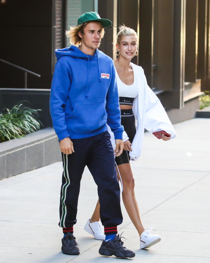 Justin Bieber und Hailey Baldwin halten nichts davon, Kuscheleinheiten privat zu halten - John Mayer macht sich darüber lustig.