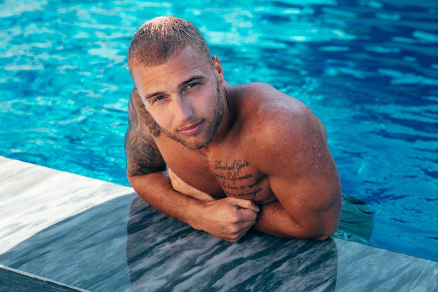 In der ersten Date-Woche ergreift Filip Pavlovic seine Chance. Auf einer Yacht kommt er Nadine näher – und verbringt wohl auch die Nacht mit ihr ... „Beim ersten Date schlafen die zusammen?!“, fragt Brian ungläubig. „Das ist brutal!“ Für so ein Verhalten wird die Junggesellin brutal abgestraft. Unter den Jungs fällt das Wort „Bitch“!