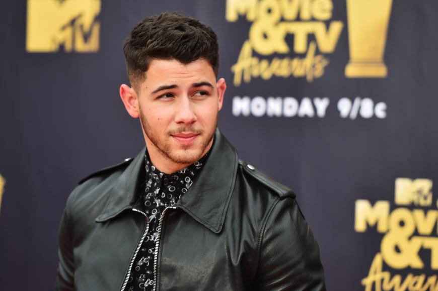 Und auch Sänger Nick Jonas unterstützt seine Freundin und ehemalige Kollegin. Die beiden hatten sich 2008 zum Dreh der Disney-Filme