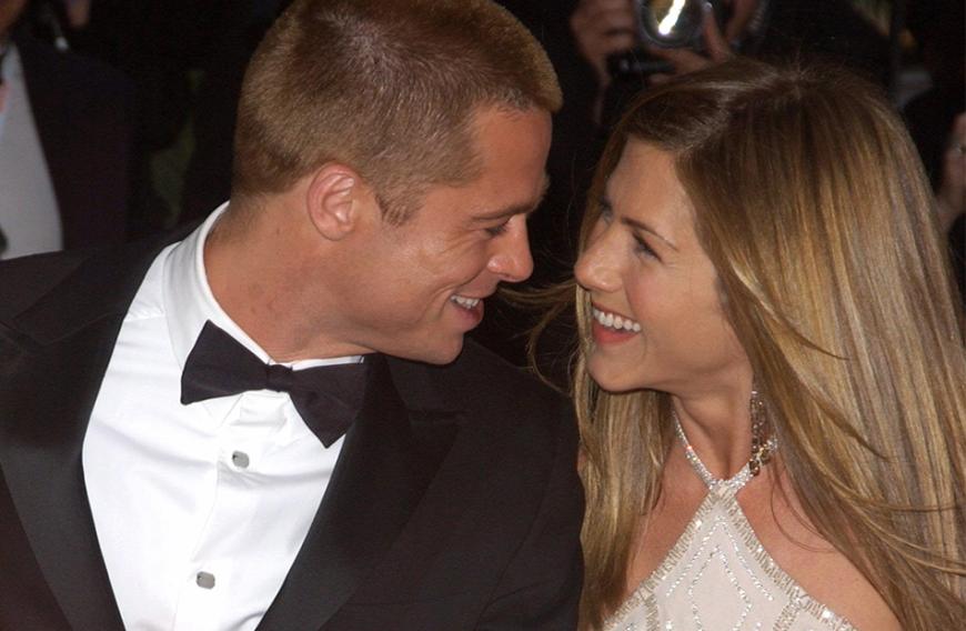 Von 2000 bis 2005 waren Jennifer Aniston und Brad Pitt verheiratet. Offiziell sind beide aktuell Single. Einem Liebescomeback würde also nichts im Wege stehen...