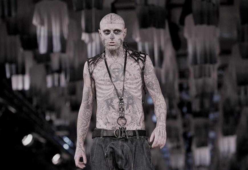Hat sich Zombie Boy Rick Genest gar nicht das Leben genommen?