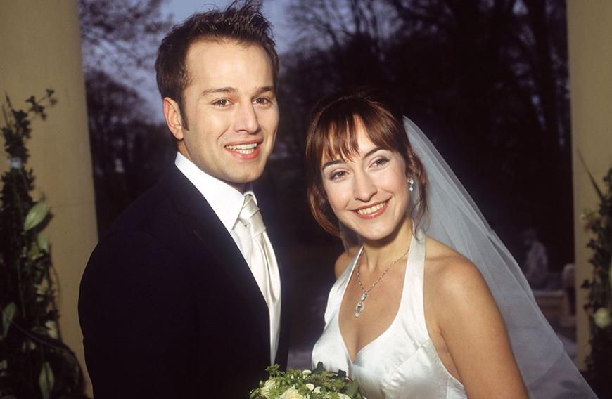 Folge 3148, 20. Januar 2005: Die Hochzeit von Sandra, gespielt von Maike von Bremen, und Deniz, gespielt von Ismail Sahin, war nichts für schwache Nerven! Zu Beginn sieht eigentlich alles perfekt aus, doch ein Streit endet für Deniz tödlich: Er stürzt aus dem Fenster! Er gibt Sandra noch das Jawort und stirbt dann in ihren Armen.