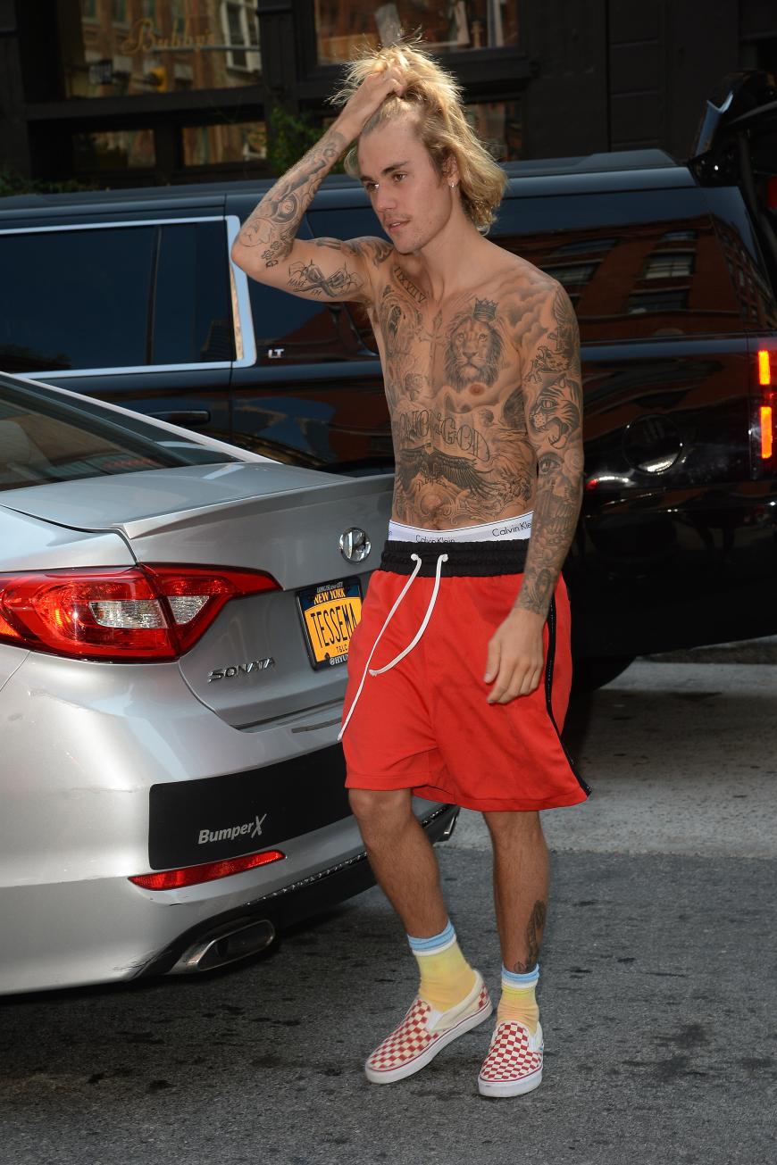 Justin Bieber steht völlig neben sich. Was ist nur passiert, dass der Sänger so emotional wird?