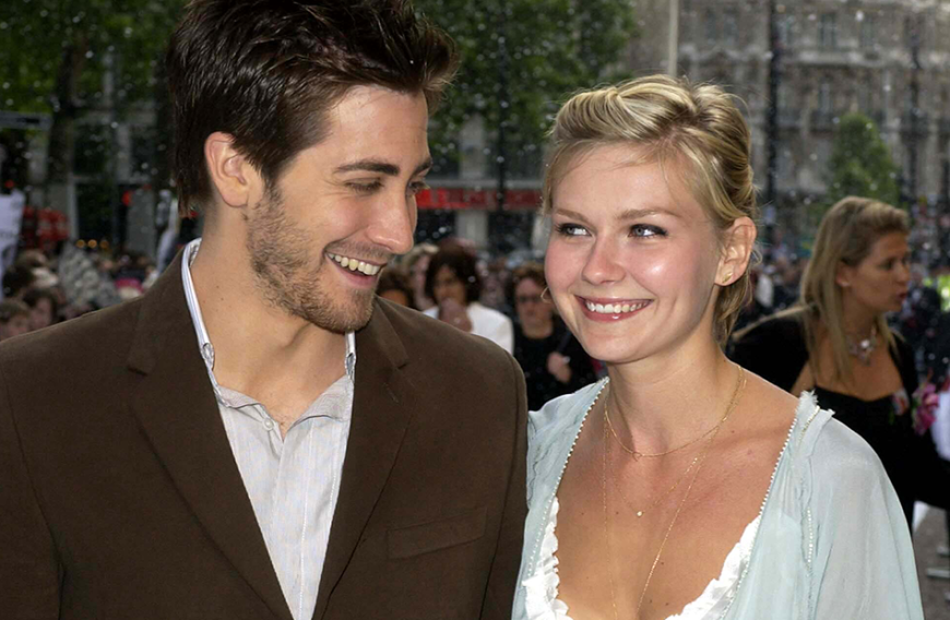 Jake Gyllenhaal und Kirsten Dunst (2002 - 2004)
Nachdem Jakes Schwester Maggie die beiden einander vorstellte, ging alles ganz schnell: Der Schauspieler und Kirsten wurden ein Paar und zogen sogar in ein gemeinsames Zuhause in Los Angeles. Sie adoptierten einen Hund Namens Atticus und alles schien perfekt - doch dann zerbrach die Beziehung nach knapp zwei Jahren aus nicht näher bekannten Gründen.
