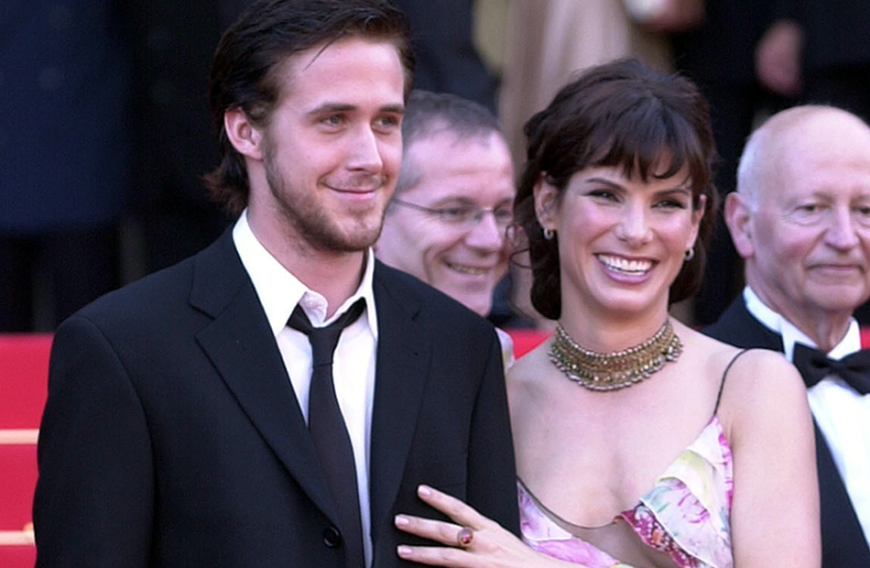 Ryan Gosling und Sandra Bullock (2002 - 2003)
Und wenn wir grad schon mal bei Sandra Bullock sind: Neben Matthew McConaughey hatte sich die attraktive Brünette auch noch Hottie Ryan Gosling geangelt! Zwar bandelten die beiden nur ein Jahr lang miteinander an. Aber immerhin …
