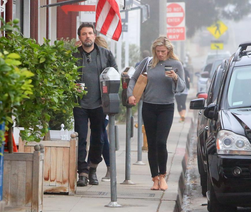 Aus und vorbei! Ben Affleck und Lindsay Shookus sollen sich nach einem Jahr Beziehung schon wieder getrennt haben. Der mögliche Grund: Der Schauspieler wurde nun bei einem Date mit einem 22-jährigen „Playboy“-Model gesichtet.