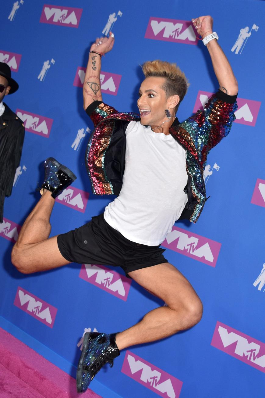 Frankie Grande, der Bruder von Ariana Grande, hatte sichtlich Spaß und hüpfte für die Paparazzi in die Luft.