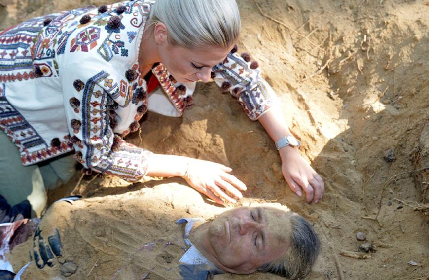 Es war der blanke Horror: Jo Gerner wurde bei GZSZ lebendig begraben! So schrecklich die Story auch ist: Sie hat den Gerner-Clan endlich wieder zusammengebracht. Monatelang haben die beiden einen Krieg gegeneinander geführt. Die Gerner-Family endlich wieder vereint zu sehen, sorgt bei den Fans für Freudensprünge.
