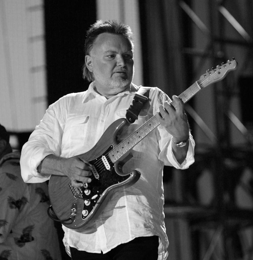 Ed King, der Ex-Gitarrist der Rockband Lynyrd Skynyrd, ist tot. Er starb am 22. August 2018 im Alter von 68 Jahren. Er sang den Kulthit