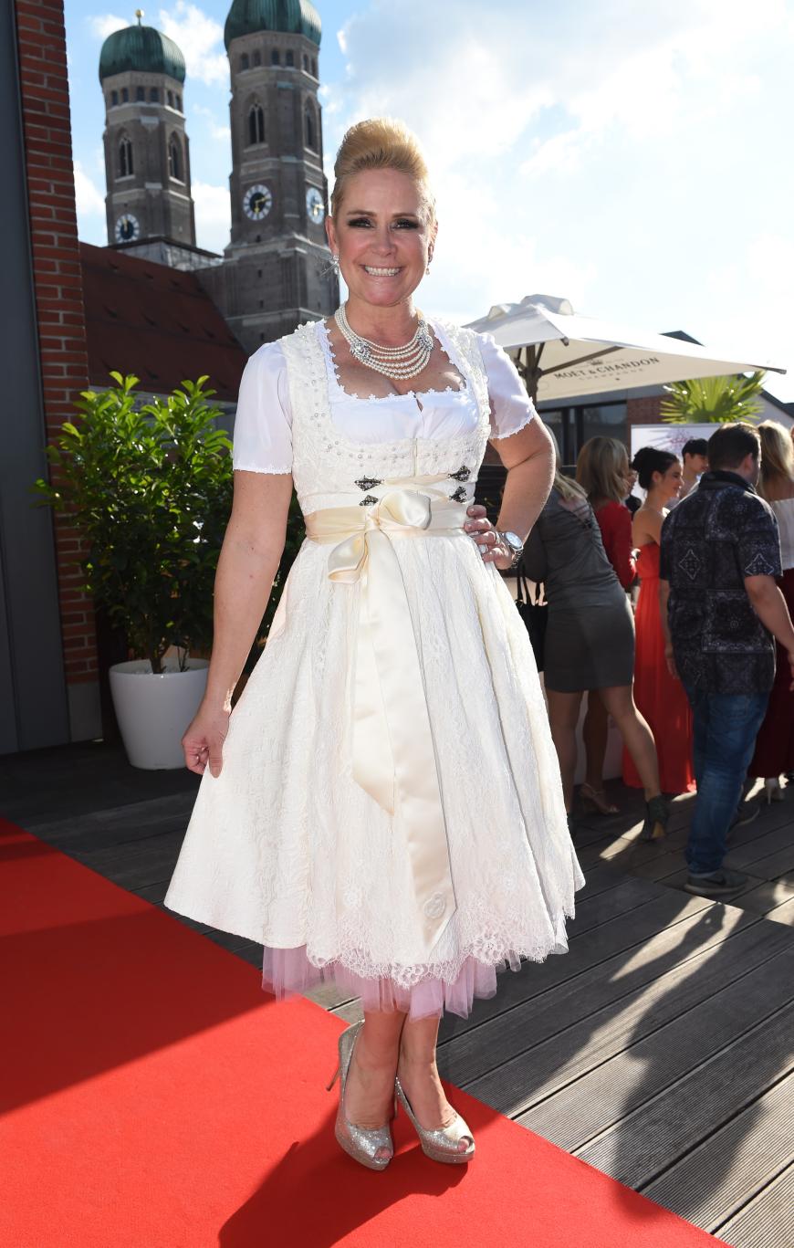 In diesem Kleid könnte Claudia Effenberg glatt noch mal heiraten ...
