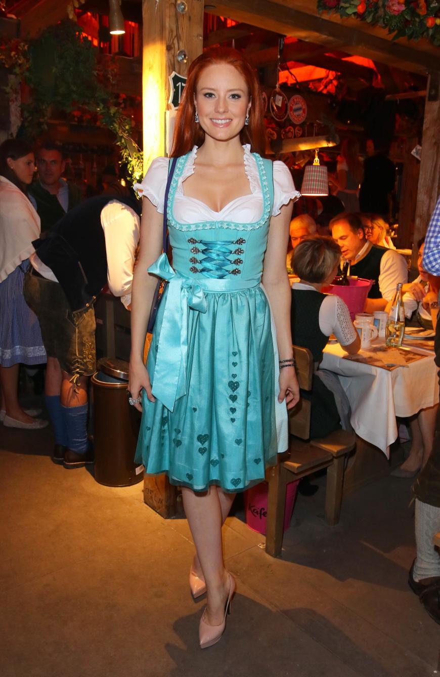 Ebenfalls bekannt von GNTM und mit Vorliebe für Blau: Model Barbara Meier.