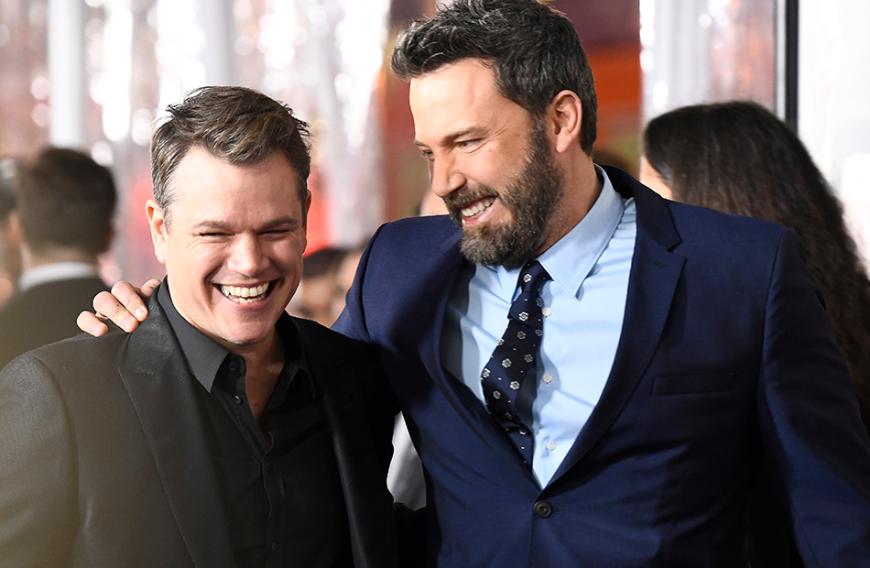 Matt Damon (l.) und Ben Affleck sind zusammen aufgewachsen.