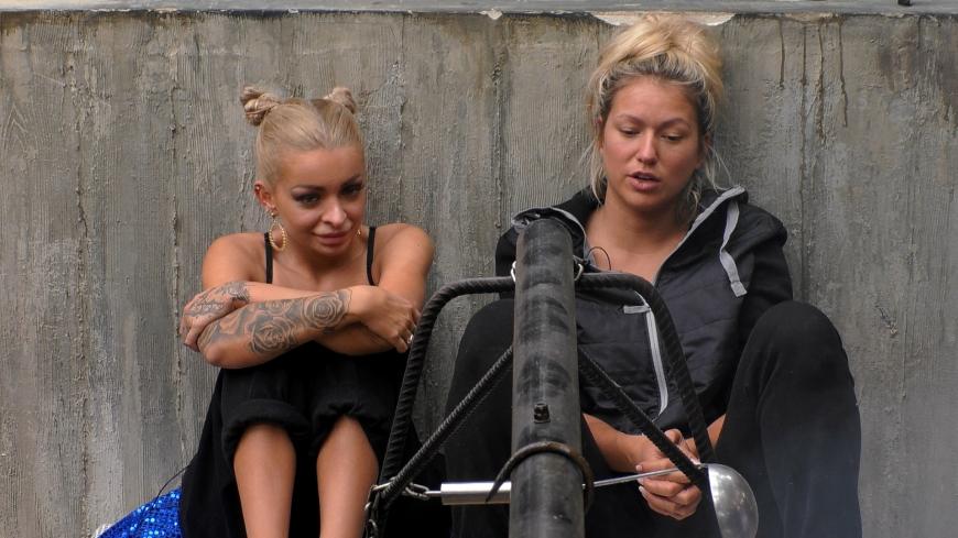 Im Gespräch mit Katja Krasavice wird Chethrin Schulze plötzlich emotional.