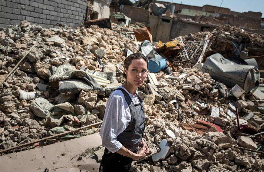Für ihr humanitäres Engagement hat Angelina diverse Preise bekommen. 2012 wurde sie beispielsweise zur Ehrenbürgerin der Stadt Sarajevo ernannt. Klaut Amal ihr jetzt etwa die Wohltätigkeits-Krone?