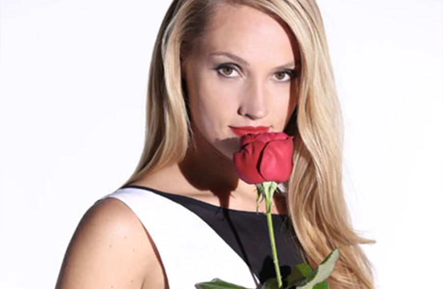 Im August 2013 wurde Anna Hofbauer über Nacht berühmt. Die Beauty wollte damals als Bachelorette in Portugal die große Liebe finden. 20 Männer buhlten um ihr Herz – Marvin Albrecht machte das Rennen. Das Liebes-Glück schien absolut perfekt: Ganze drei Jahre lang waren Anna und Marvin ein Herz und eine Seele. Beim RTL-Format „Stepping Out“ zeigten sie der ganzen Welt einmal mehr, was für ein tolles Team sie waren ...