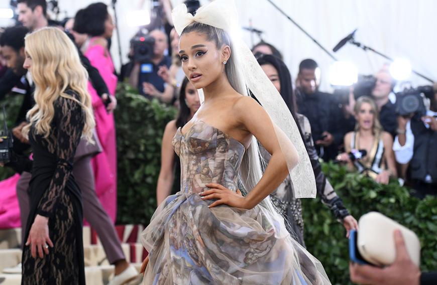 Wie schlecht geht es Ariana Grande? Im Netz wird die Sängerin aktuell mit viel Hate konfrontiert. Der Grund: Sie soll schuld am Tod von Ex-Freund Mac Miller sein – wie lange hält sie DAS noch aus?