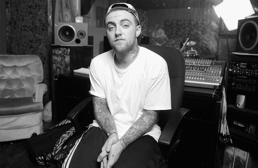 Im Alter von nur 26 Jahren verstarb Malcolm McCormick, besser bekannt als Mac Miller. Der US-amerikanische Rapper soll Medienberichten zufolge am Freitag, 7. September, an einer Überdosis ums Leben gekommen sein. Der Ex-Freund von Ariana Grande wurde leblos in seinem Haus in Los Angeles aufgefunden.