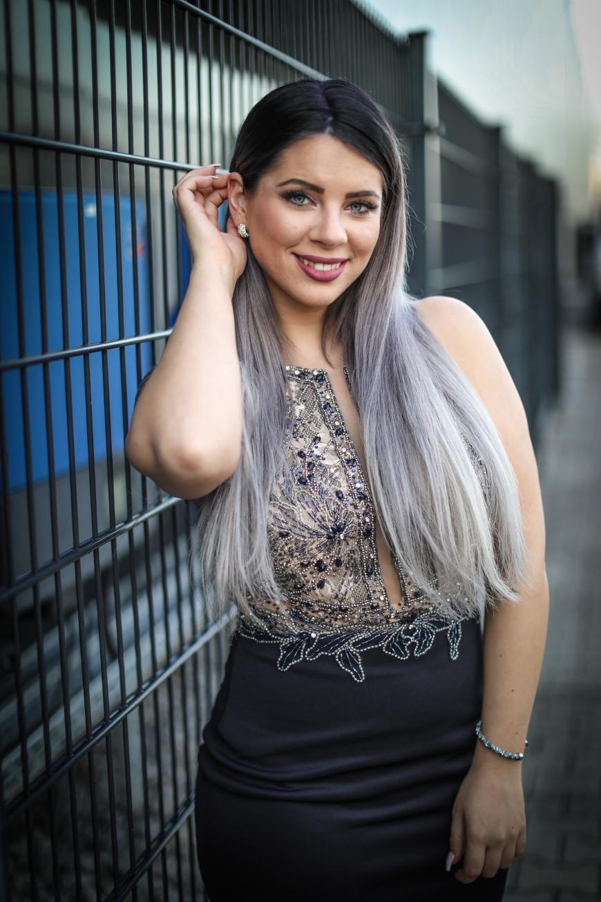 So sieht Jenny Frankhauser nun nicht mehr aus. Die Schlagersängerin trennte sich von ihrer grauen Wallemähne und präsentiert sich nun im natürlicheren Look. 