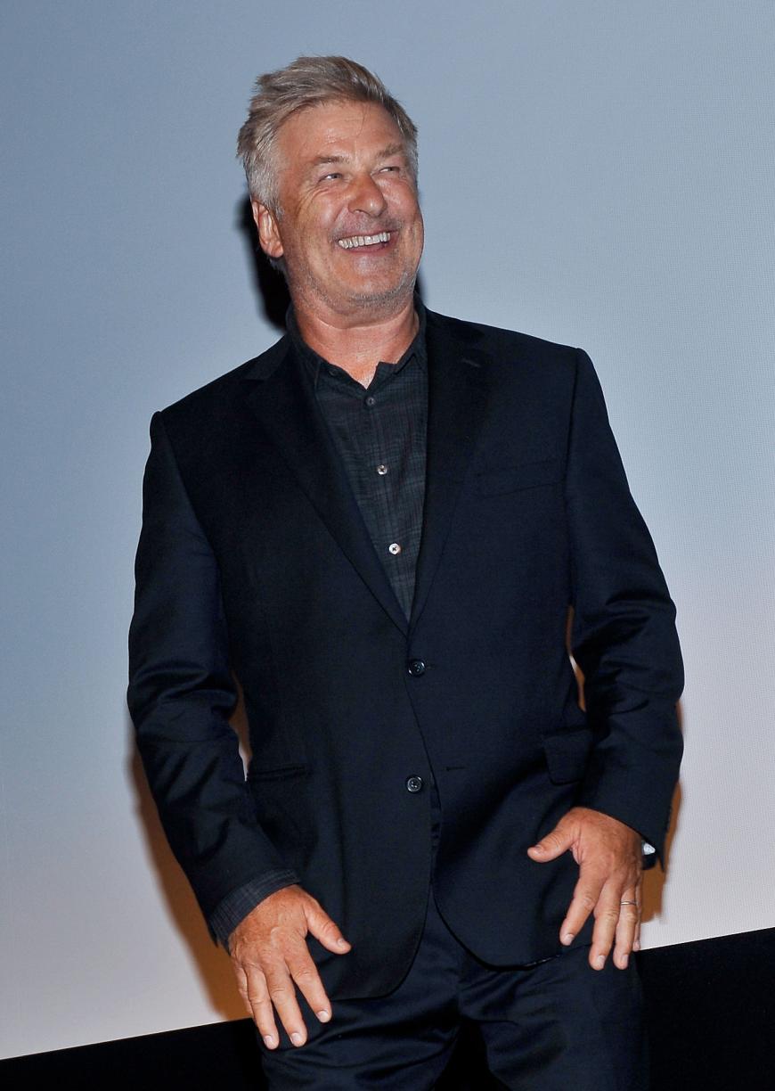 Dies bestätigte jetzt Haileys Onkel Alec Baldwin bei den Emmys am Montagabend: „Sie sind einfach losgezogen und haben geheiratet“.