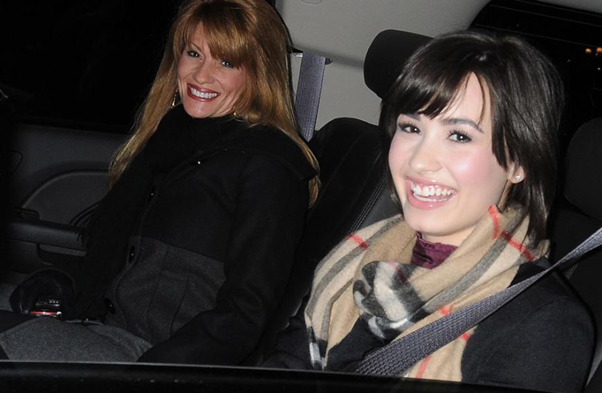 Das Bild zeigt Demi und ihre Mutter Dianna im Jahr 2009.