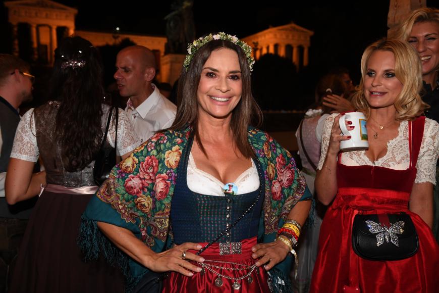 Playmate Gitta Saxx feierte den Wiesn-Auftakt natürlich im Käferzelt.