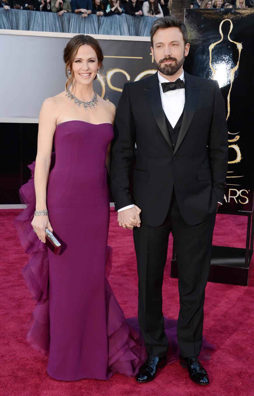 Jennifer Garner und Ben Affleck: „Wir lieben uns weiterhin und wollen Freunde bleiben.“ Scheidung trotz Liebe? Wer’s glaubt! Ben hatte seine Ehefrau zu diesem Zeitpunkt schon monatelang mit seiner Freundin Lindsay Shookus betrogen.